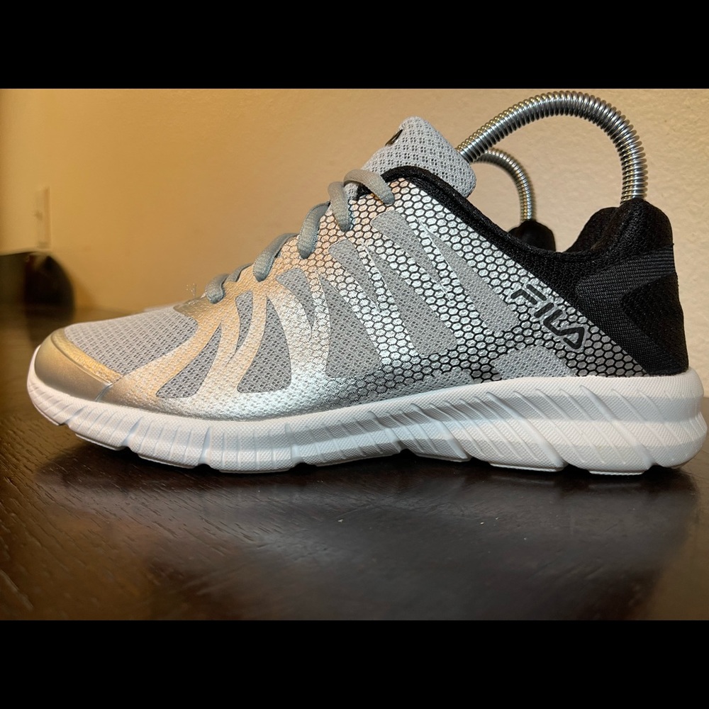Fila Sz 8 Women’s White Sneakers Coolmax Memory Foam Lace-Up Maximum Comfort